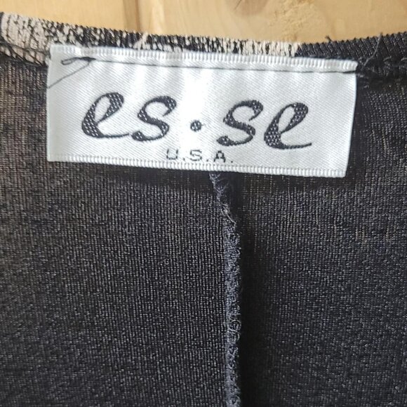 Black and White Floral Dress with 3/4 Sleeves and V-Neck #floraldress Medium/Sm - Picture 2 of 3